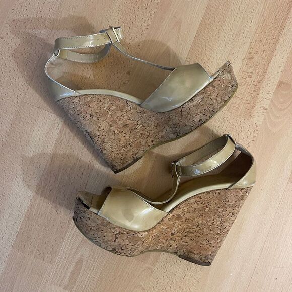 JIMMY CHOO Beige Patent Leather Pela Cork Wedge T Strap Sandals Size 38.5 - Picture 8 of 12